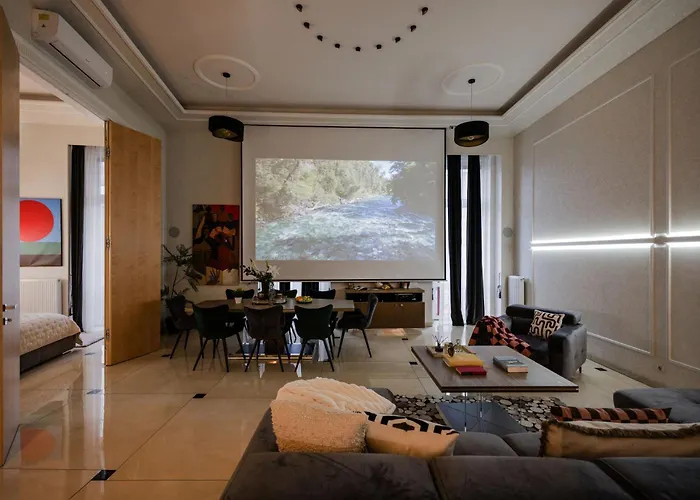 Lejlighed Magnificent 3br W Balcony By The Parliament