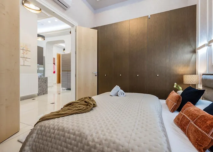 Lejlighed Magnificent 3br W Balcony By The Parliament *