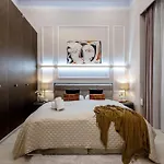 Magnificent 3br W Balcony By The Parliament *