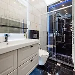 Magnificent 3br W Balcony By The Parliament Lejlighed