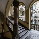 Magnificent 3br W Balcony By The Parliament