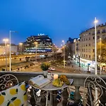 Lejlighed Magnificent 3br W Balcony By The Parliament