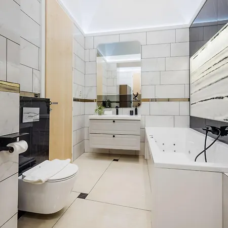 Magnificent 3br W Balcony By The Parliament