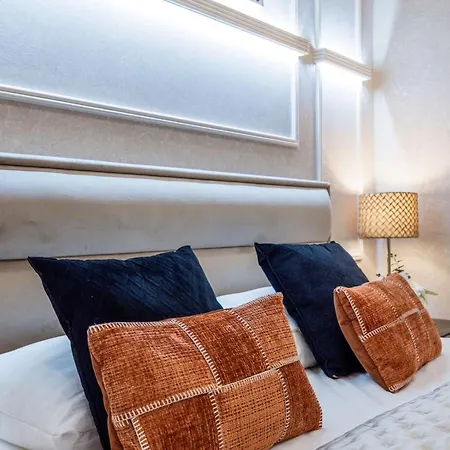 Magnificent 3br W Balcony By The Parliament