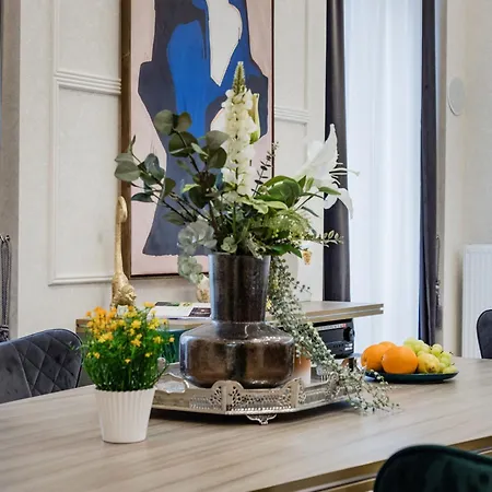 Magnificent 3br W Balcony By The Parliament Διαμέρισμα *