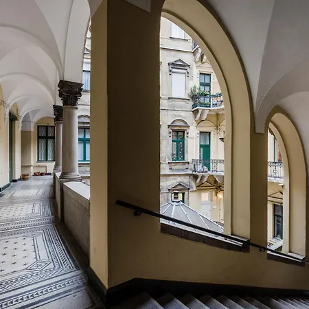 Апартаменты Magnificent 3br W Balcony By The Parliament *