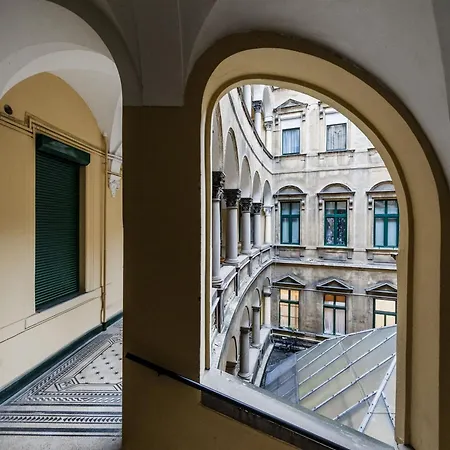 Magnificent 3br W Balcony By The Parliament *