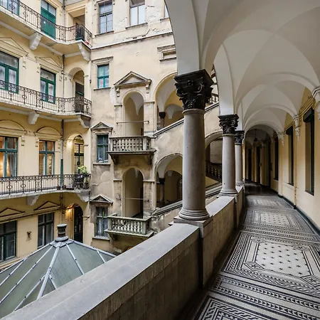 Magnificent 3br W Balcony By The Parliament 布达佩斯