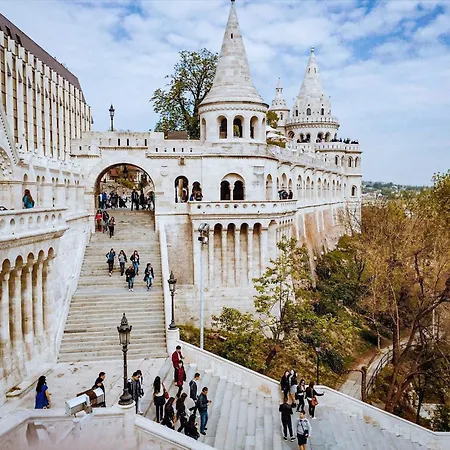 Magnificent 3br W Balcony By The Parliament Будапешт