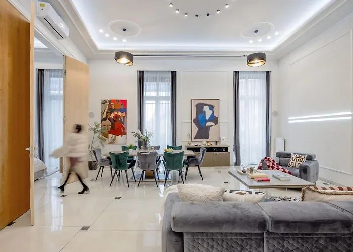 Magnificent 3br W Balcony By The Parliament Апартаменты *