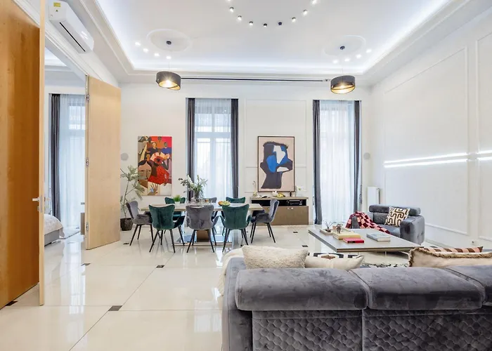 Magnificent 3br W Balcony By The Parliament Апартаменты