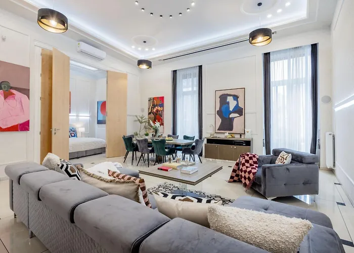 Апартаменты Magnificent 3br W Balcony By The Parliament Будапешт