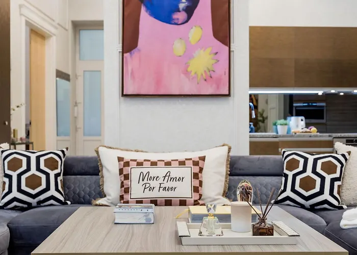 Magnificent 3br W Balcony By The Parliament *