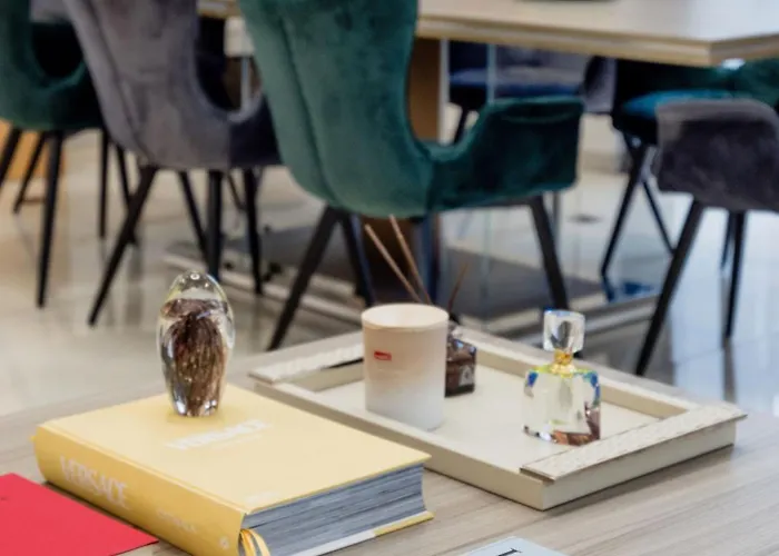 Апартаменты Magnificent 3br W Balcony By The Parliament