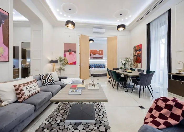 Magnificent 3br W Balcony By The Parliament Апартаменты *