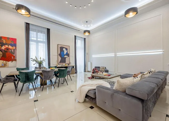 Апартаменты Magnificent 3br W Balcony By The Parliament Будапешт