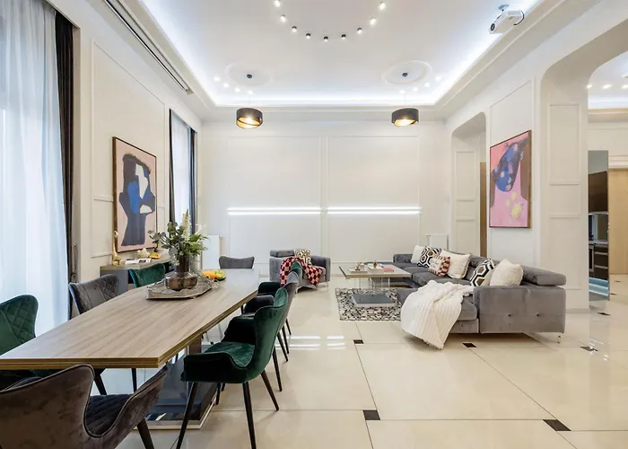 Magnificent 3br W Balcony By The Parliament * ブダペスト