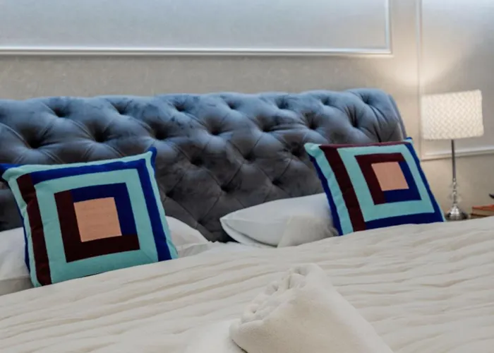 Magnificent 3br W Balcony By The Parliament *