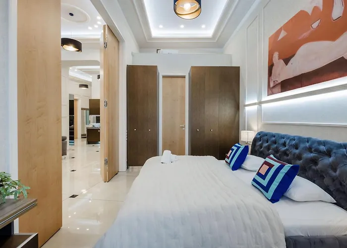 Magnificent 3br W Balcony By The Parliament Апартаменты