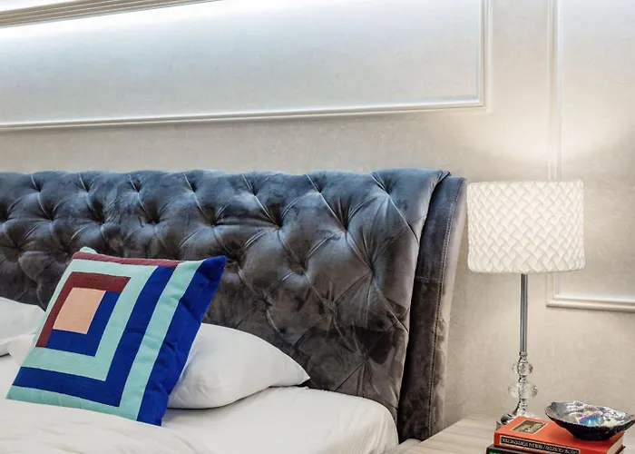 Апартаменты Magnificent 3br W Balcony By The Parliament Будапешт