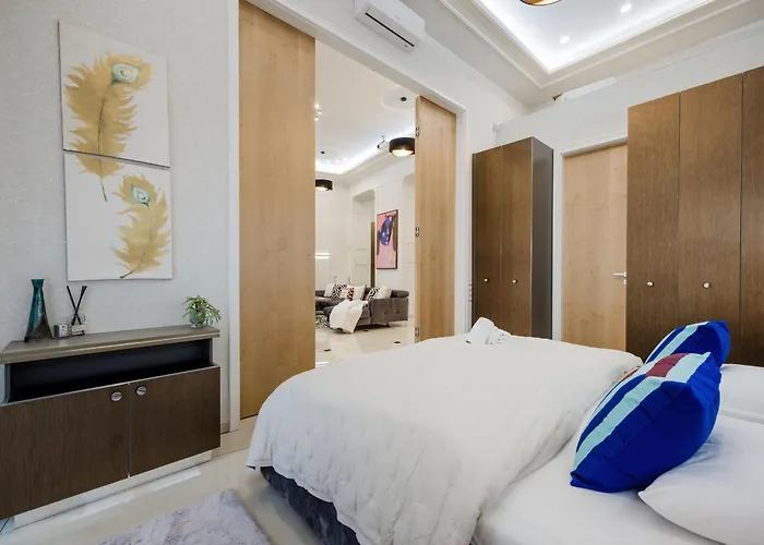 Апартаменты Magnificent 3br W Balcony By The Parliament