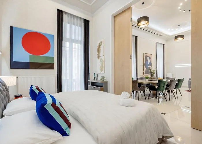 Magnificent 3br W Balcony By The Parliament