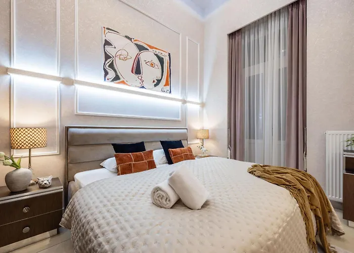 Апартаменты Magnificent 3br W Balcony By The Parliament *