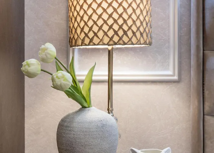 Magnificent 3br W Balcony By The Parliament Апартаменты