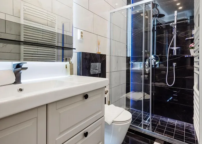 Magnificent 3br W Balcony By The Parliament Апартаменты