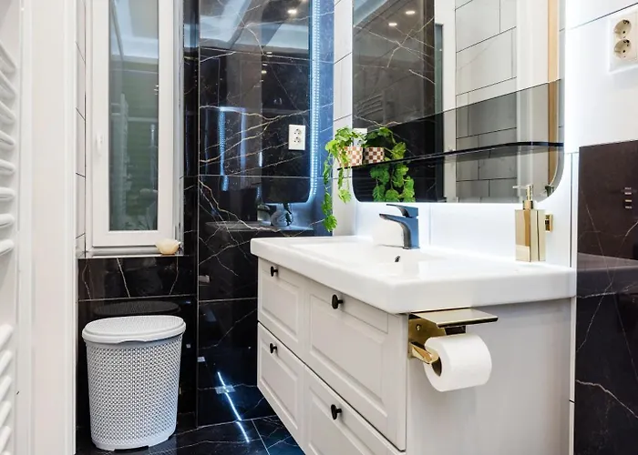 Апартаменты Magnificent 3br W Balcony By The Parliament