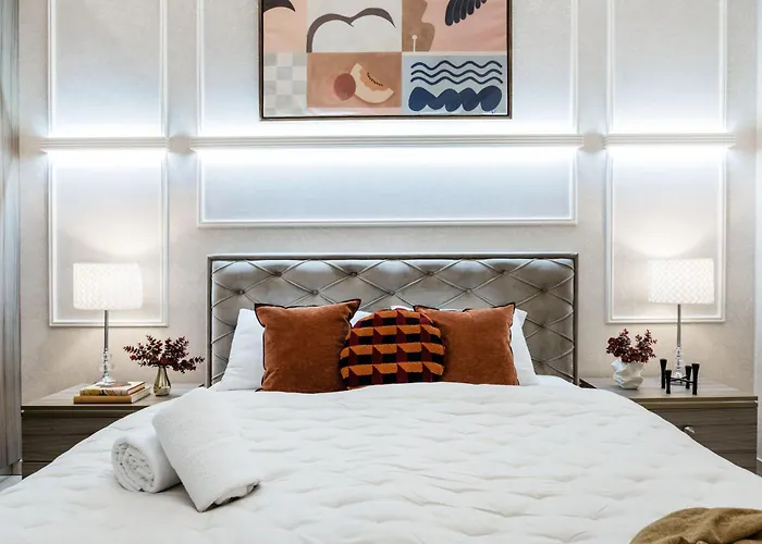 Апартаменты Magnificent 3br W Balcony By The Parliament Будапешт