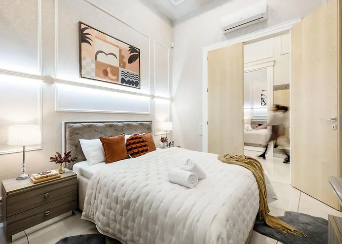Magnificent 3br W Balcony By The Parliament 부다페스트