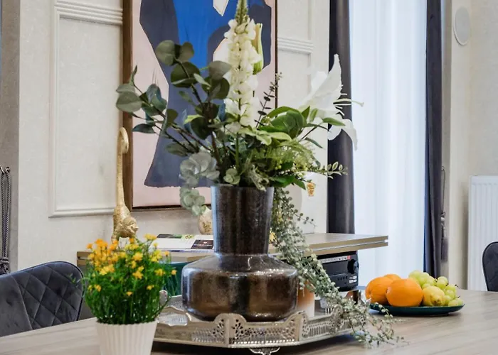 Magnificent 3br W Balcony By The Parliament Апартаменты *