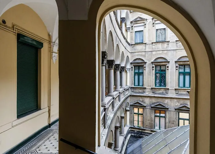 Magnificent 3br W Balcony By The Parliament *