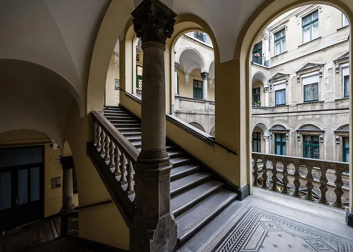 Magnificent 3br W Balcony By The Parliament