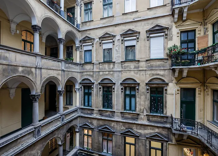 Magnificent 3br W Balcony By The Parliament * Будапешт