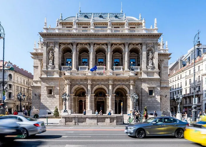Magnificent 3br W Balcony By The Parliament * Будапешт