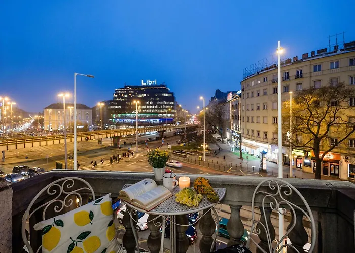 Апартаменты Magnificent 3br W Balcony By The Parliament