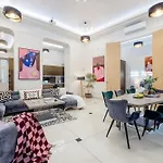 Magnificent 3br W Balcony By The Parliament