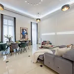 公寓 Magnificent 3br W Balcony By The Parliament 布达佩斯