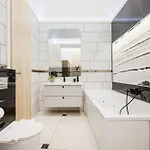 Magnificent 3br W Balcony By The Parliament *