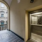 Magnificent 3br W Balcony By The Parliament شقة *