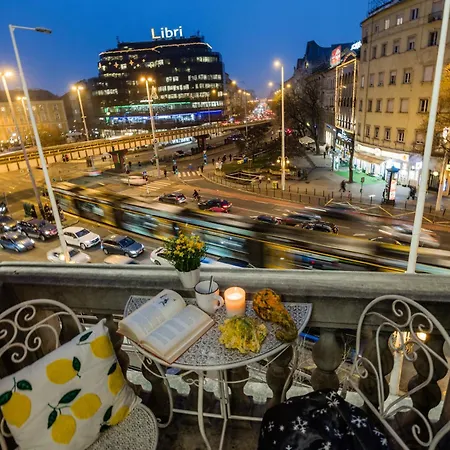 Magnificent 3br W Balcony By The Parliament شقة *