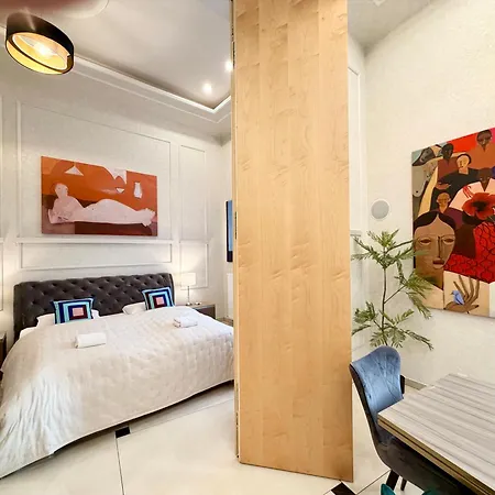 Magnificent 3br W Balcony By The Parliament شقة *
