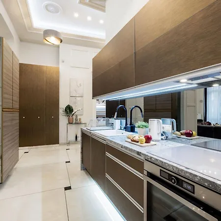 Apartman Magnificent 3br W Balcony By The Parliament *