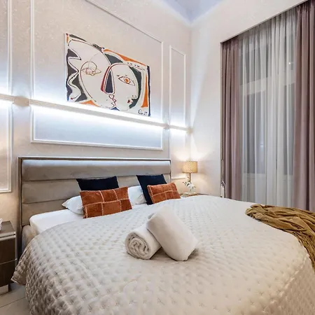 Apartman Magnificent 3br W Balcony By The Parliament *