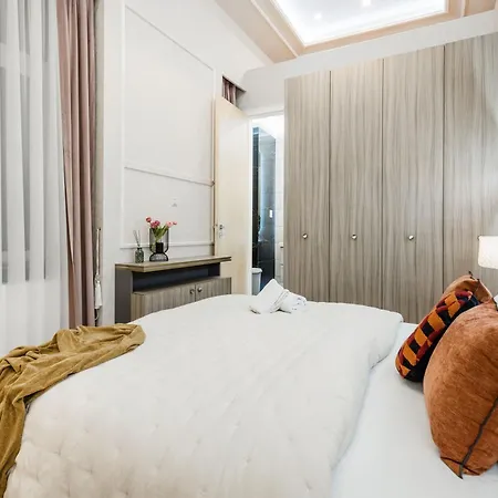 Magnificent 3br W Balcony By The Parliament Budapest