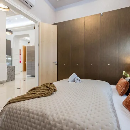 Apartman Magnificent 3br W Balcony By The Parliament *