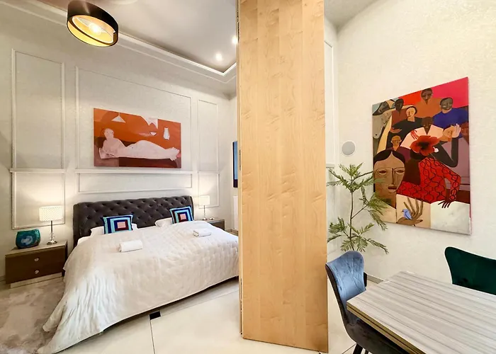 Magnificent 3br W Balcony By The Parliament Διαμέρισμα *