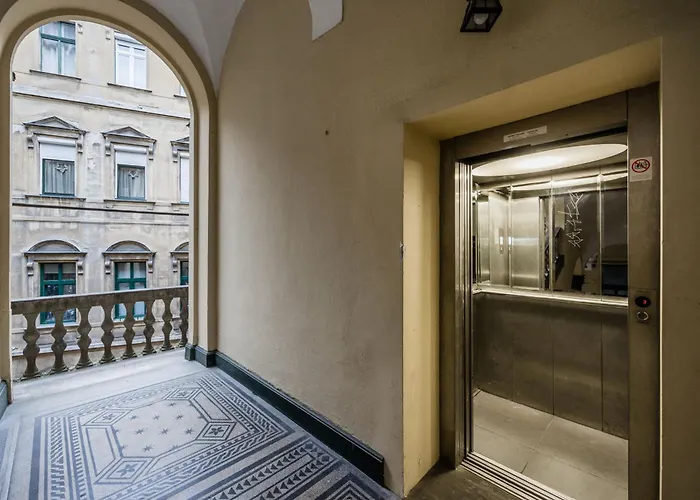 Magnificent 3br W Balcony By The Parliament Διαμέρισμα *